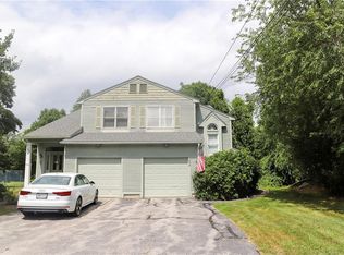 40 Stone Trl #B, Providence, RI 02904