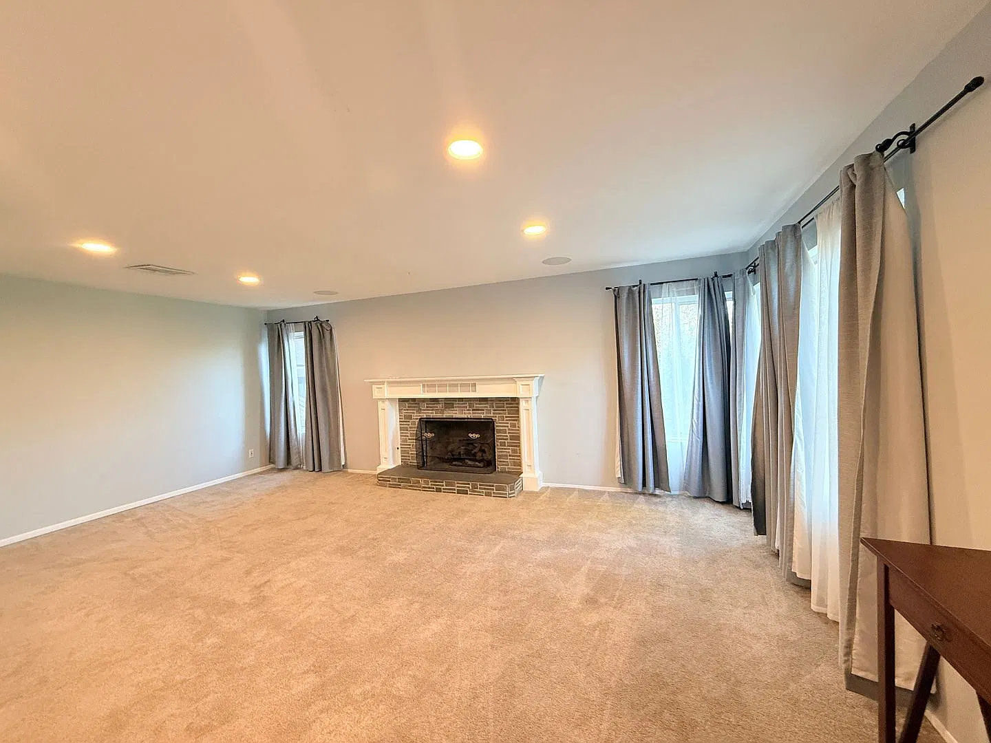 Spacious 3 Bedroom La Crescenta Home! — Photo 3