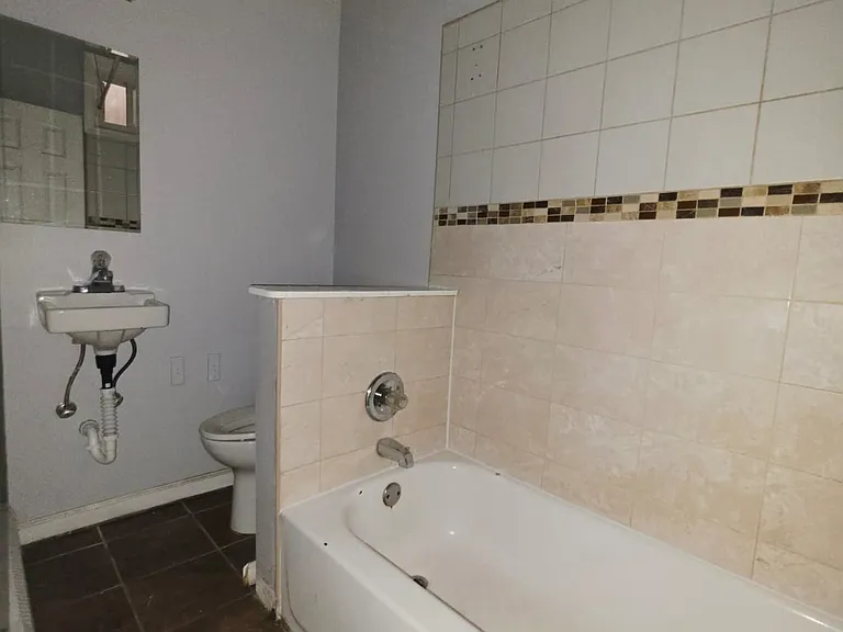 100 Wilkinson Ave #2L — Photo 6