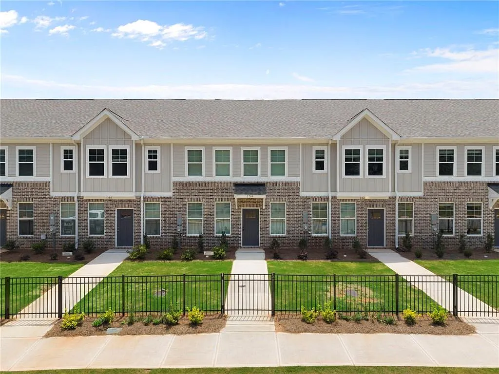 3 bed, 2.5 bath, 1792 sqft, $2,450 — Photo 2