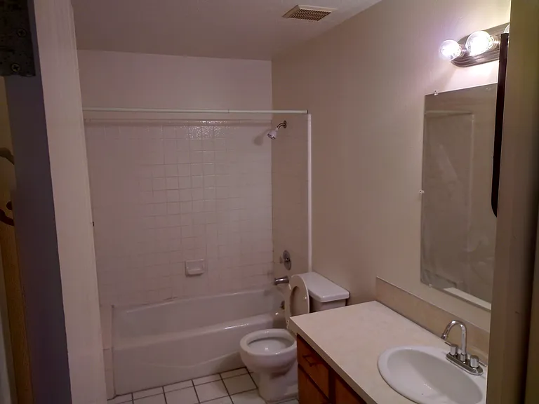 1119 N Main St #5 — Photo 4