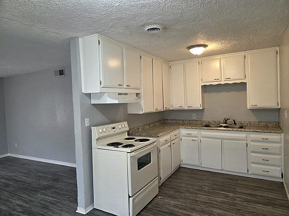 4th image of 3256 SW 51st St