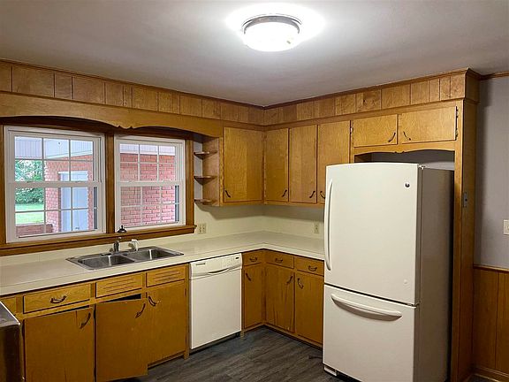 3rd image of 470 Brentmoor Ave