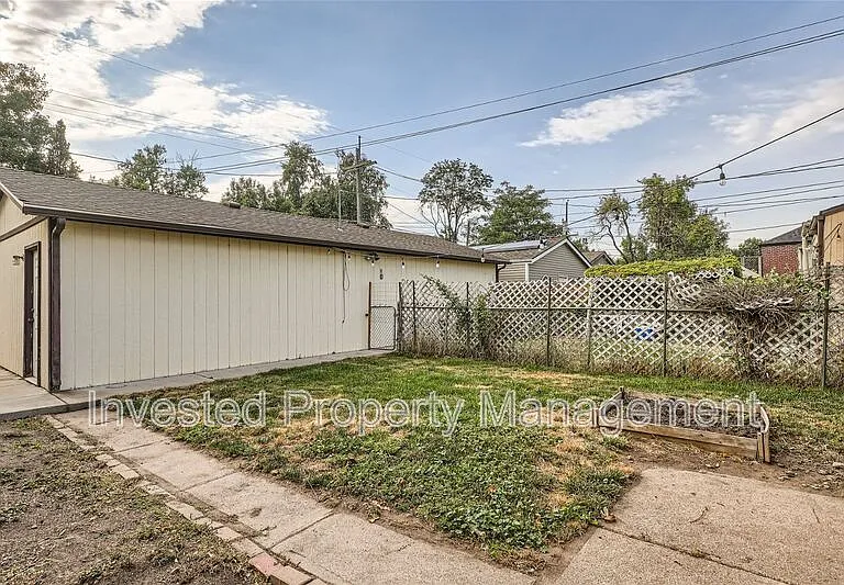 562 N Lafayette St — Photo 10