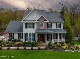 35 Greystone Dr, Mountain Top, PA 18707
