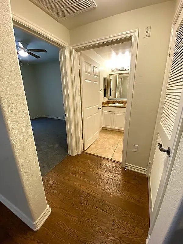 2 bed, 1102 sqft, $1,600 — Photo 4