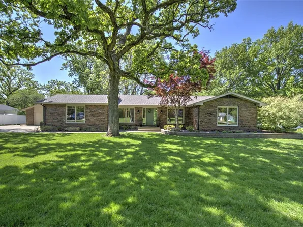 635 W Hickory Point Rd, Forsyth, IL 62535