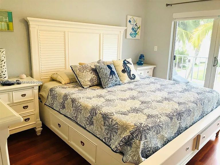 881 Ocean Dr — Photo 39
