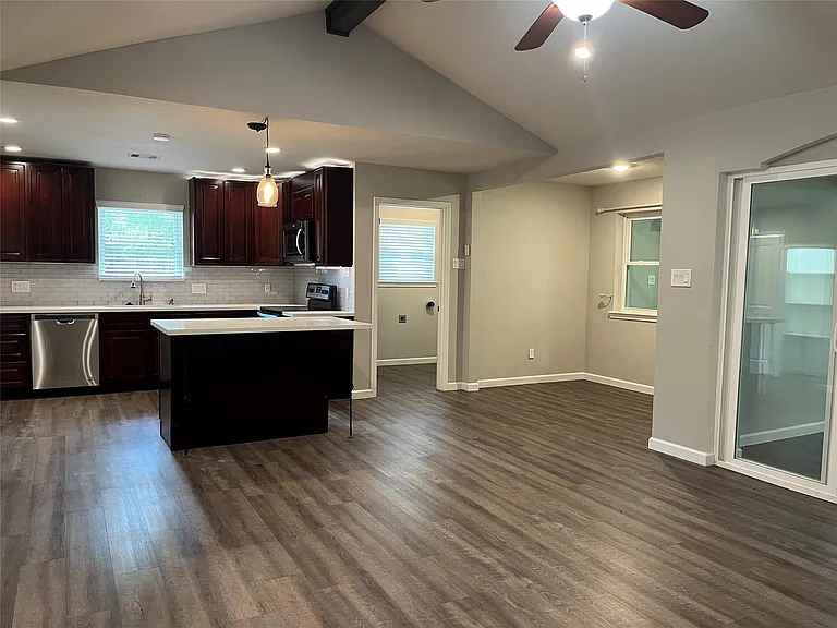 304 S Shadowbend Ave — Photo 5