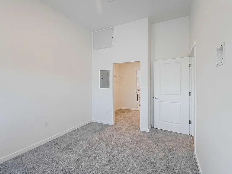 501 S Capitol Ave — Photo 147