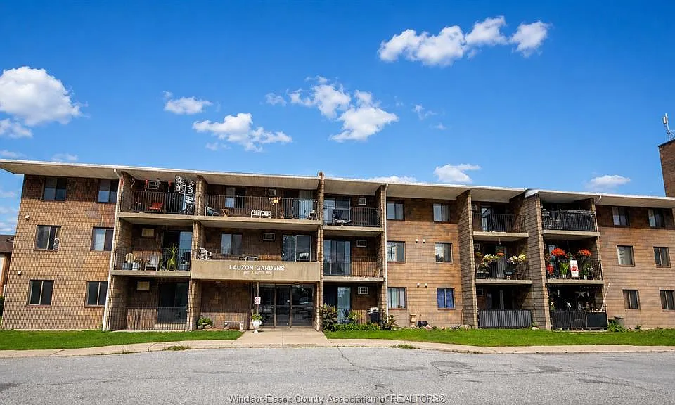 2565 Lauzon Rd #101