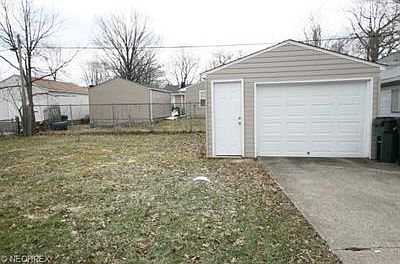 2nd image of 854 Oakwood Dr
