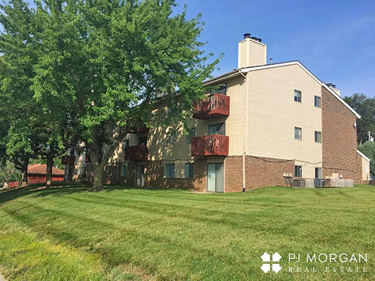 Oakbrook Apartments — Photo 1