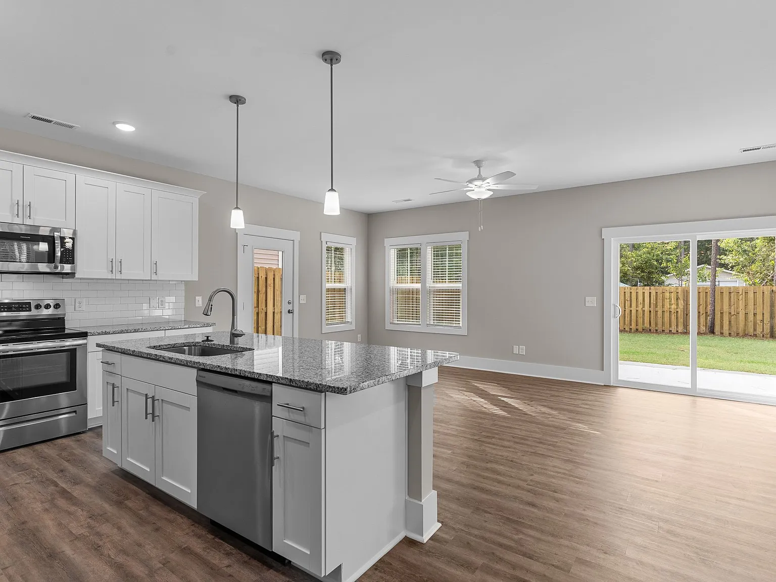 4 bed, 1650 sqft, $2,500 — Photo 4