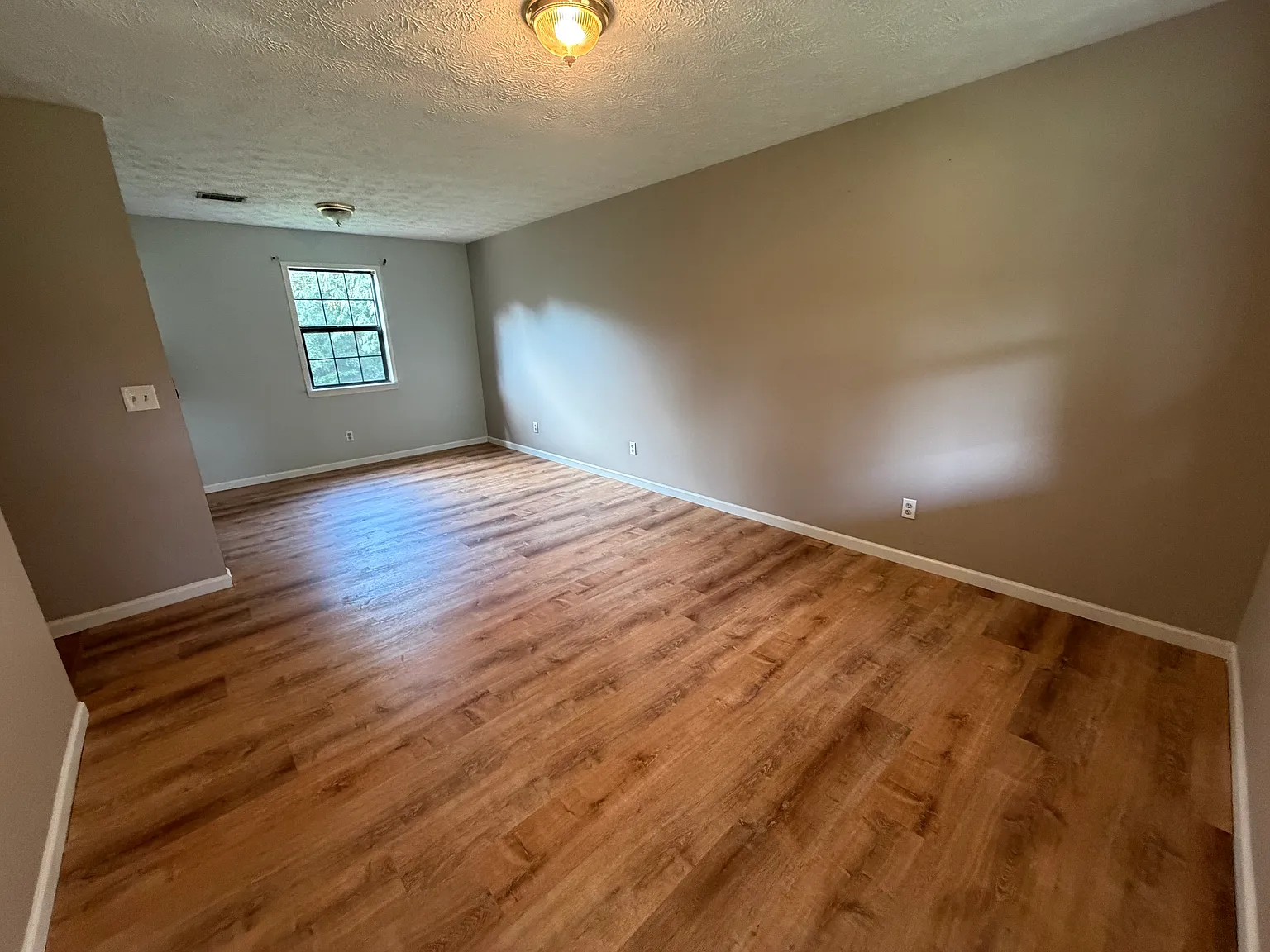 3 bed, 1000 sqft, $1,850 — Photo 4