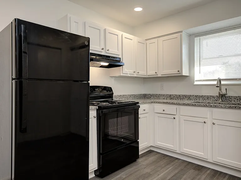1 418 Wood Creek Dr #5 — Photo 2
