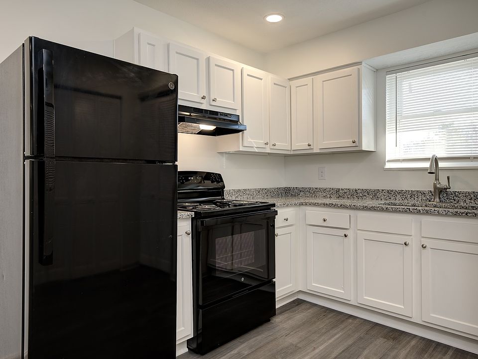 1st image of 1 418 Wood Creek Dr #6