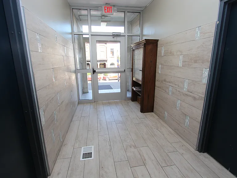 Lobby/Mail Room
