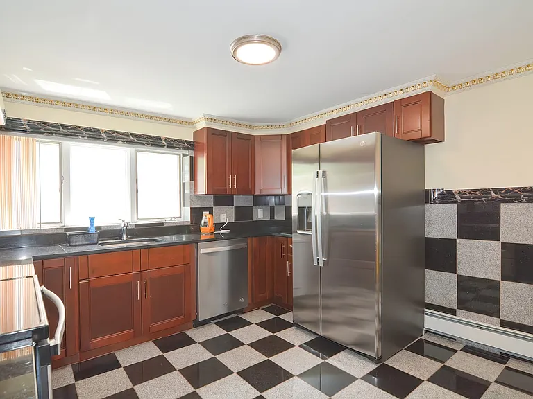 20 Gay St #B — Photo 4