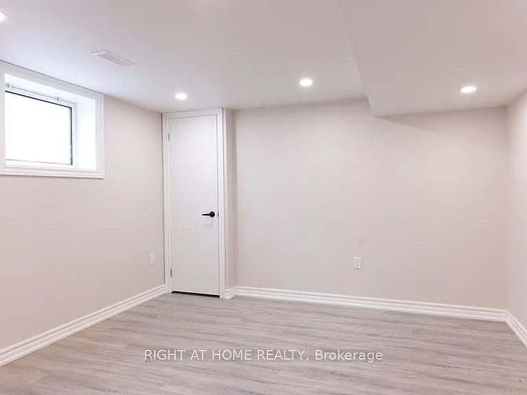 6 Bellvare Cres — Photo 13