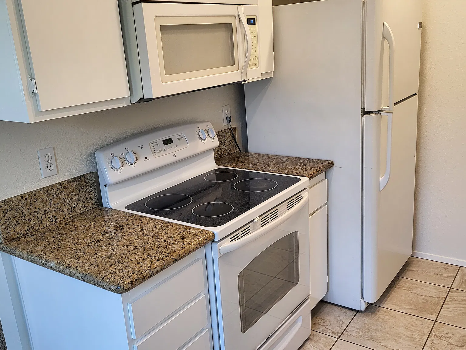 2 bed, 1.5 bath, 784 sqft, $2,300 — Photo 3