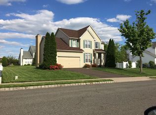 6 Quincy Manor Ln, Burlington, NJ 08016
