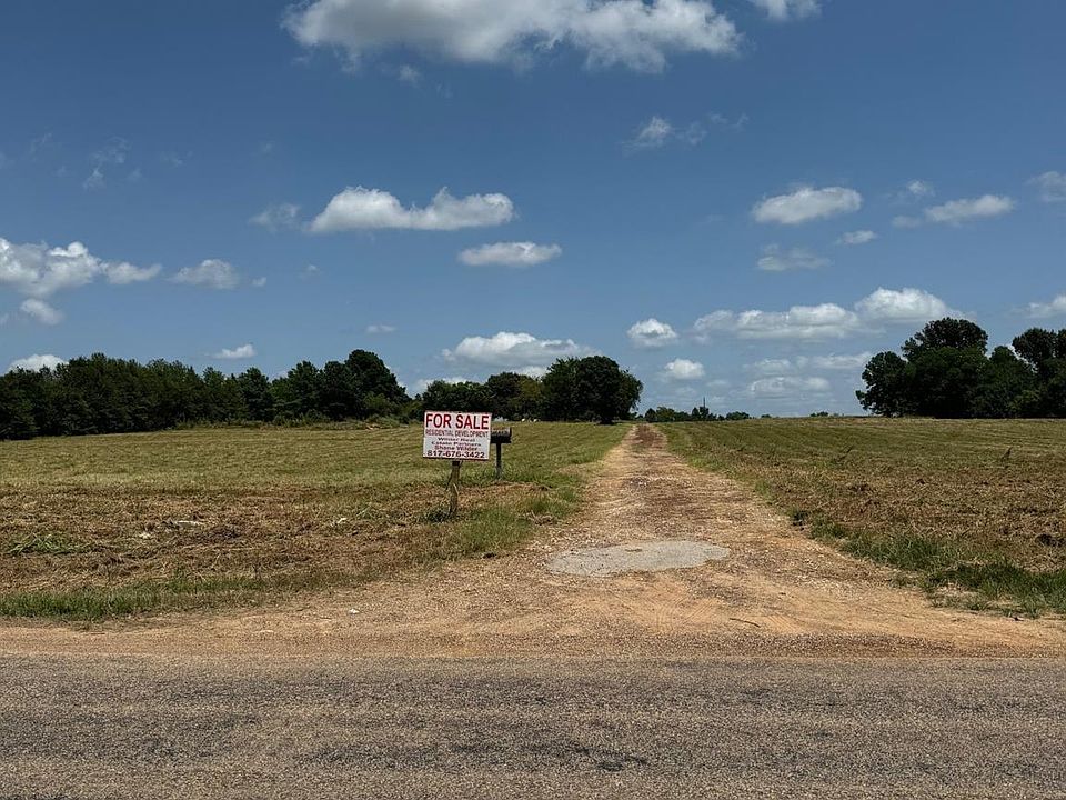 2nd image of 1401 Robbins Rd