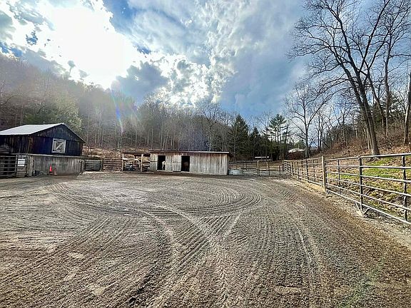 21st image of 587 Point Rd