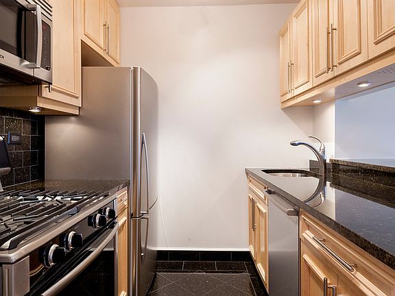 3rd image of 145 W 67th St APT 26F