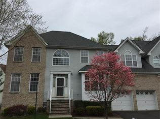 102 Cardinal Ct, North Brunswick, NJ 08902