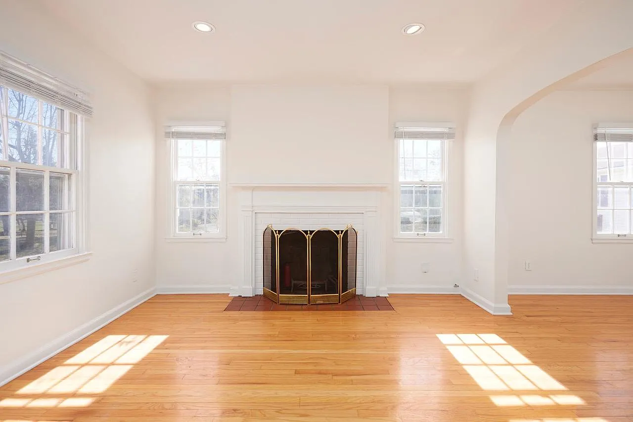 208 S Clark St — Photo 2