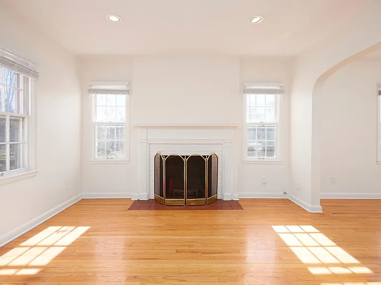 208 S Clark St — Photo 2