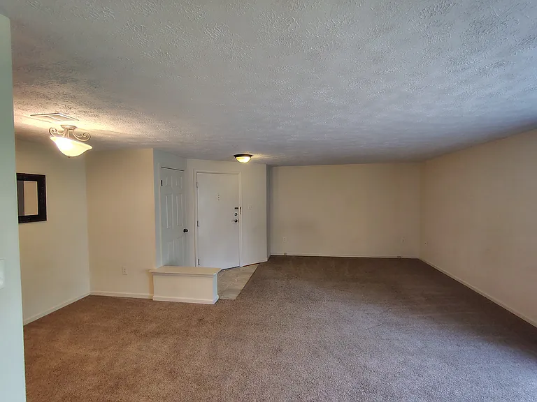 821 Stratford Way — Photo 9