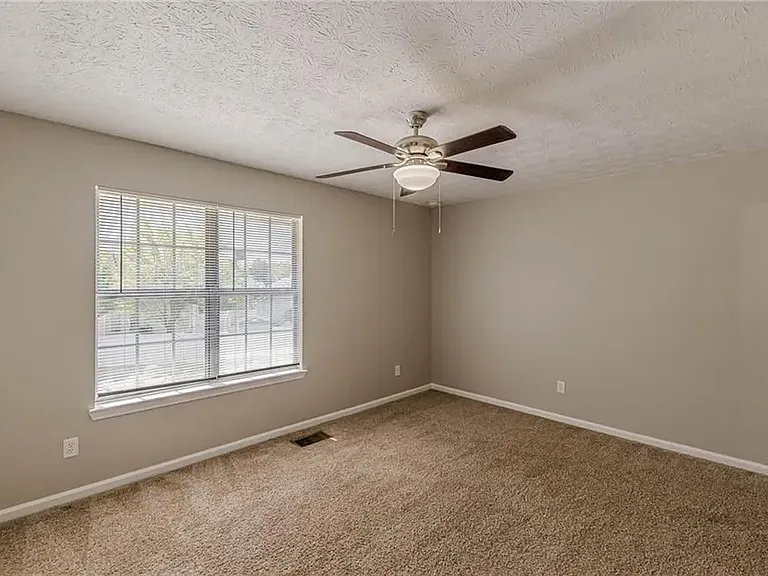 402 Bainbridge Dr #402 — Photo 10