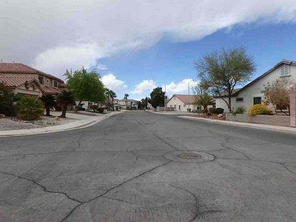 Exterior Neighborhood (street photo)