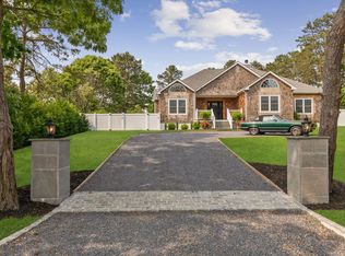 203 Shinnecock Hills Rd, Southampton, NY 11968