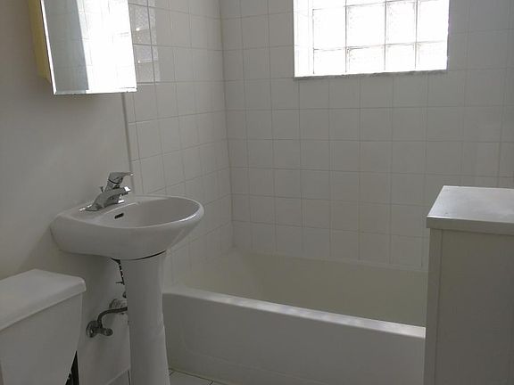 4th image of 4228 N Kenmore Ave APT 306
