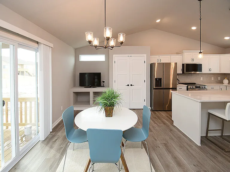 8121 S 198th Ave — Photo 8