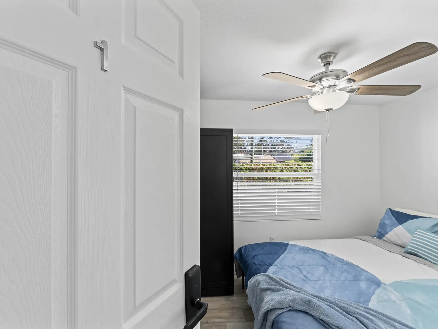 4 bed, 3.0 bath, 2000 sqft, $879 — Photo 2