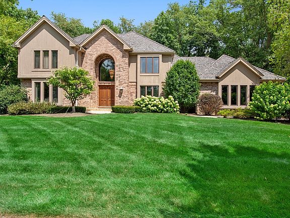 4th image of 100 Camelot Ln