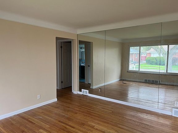 2nd image of 23050 Sussex Ave