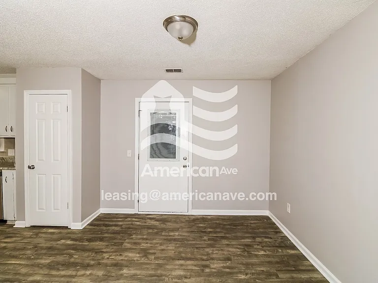 6915_003_wm_-_dining_room_13256402.jpg