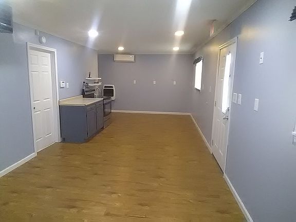 4th image of 863 High St #25W