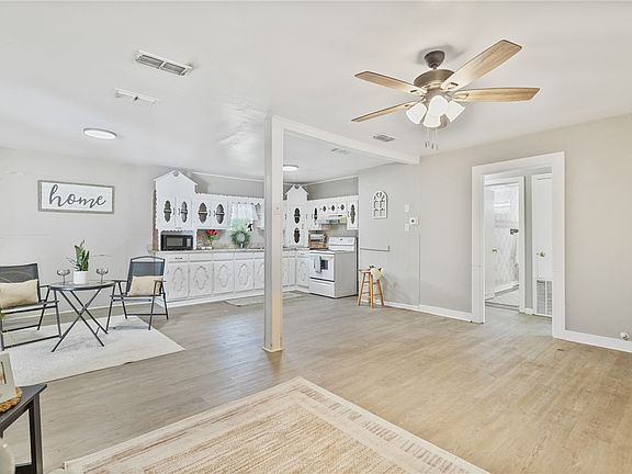 4th image of 306 E Miller Ave