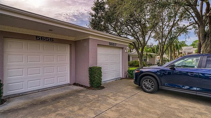 2 bed, 1099 sqft, $1,850 — Photo 2