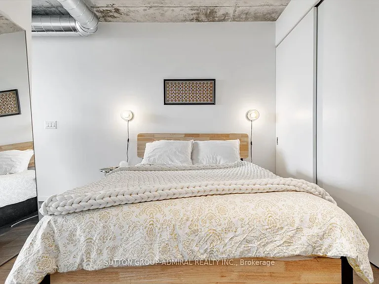 21 Lawren Harris Sq #805 — Photo 9