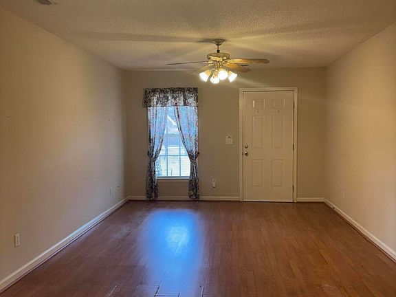 5th image of 41 Radcliff Dr