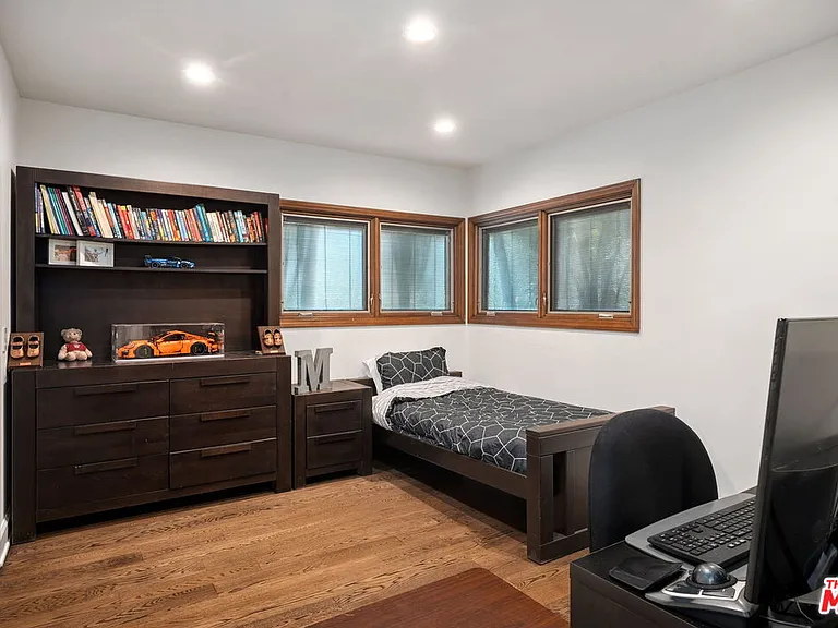 105 N Glenroy Ave — Photo 22