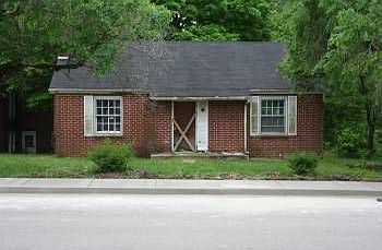 1st image of 134 1/2 W Washington St