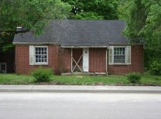 134 1/2 W Washington St, Clarksville, TN 37040